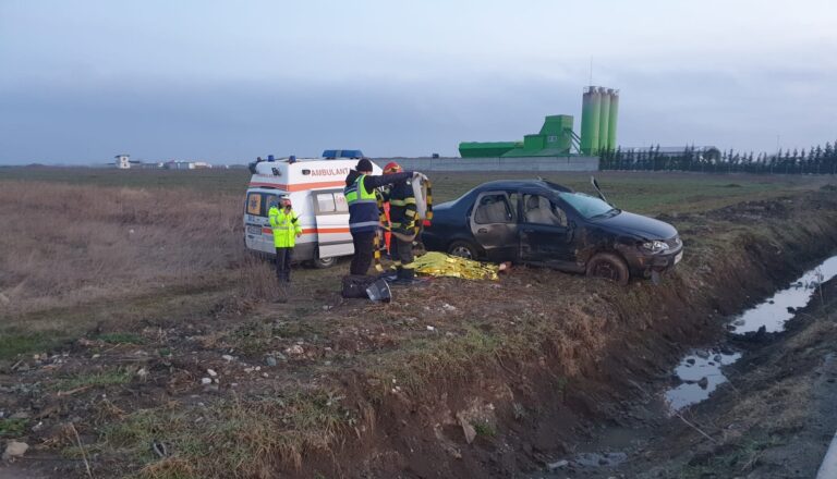 Tragedie produsă pe un drum din Dâmbovița! Un bărbat și-a pierdut viața după ce mașina în care se afla a ajuns într-un șanț
