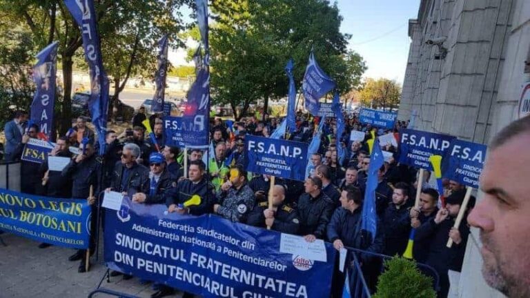 Noi reacții la ordonanța austerității: Sindicatele din penitenciare ies în stradă și somează guvernanții să nu taie salariile bugetarilor