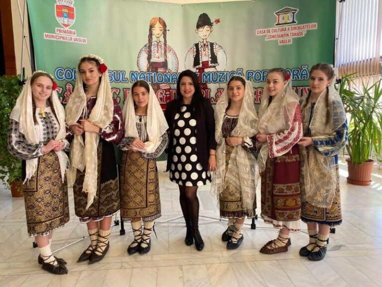 Șapte premii pentru elevii Școlii Populare de Arte din Târgoviște la Festivalul-Concurs Național de muzică și dans popular „Cântec drag din plai străbun” de la Vaslui