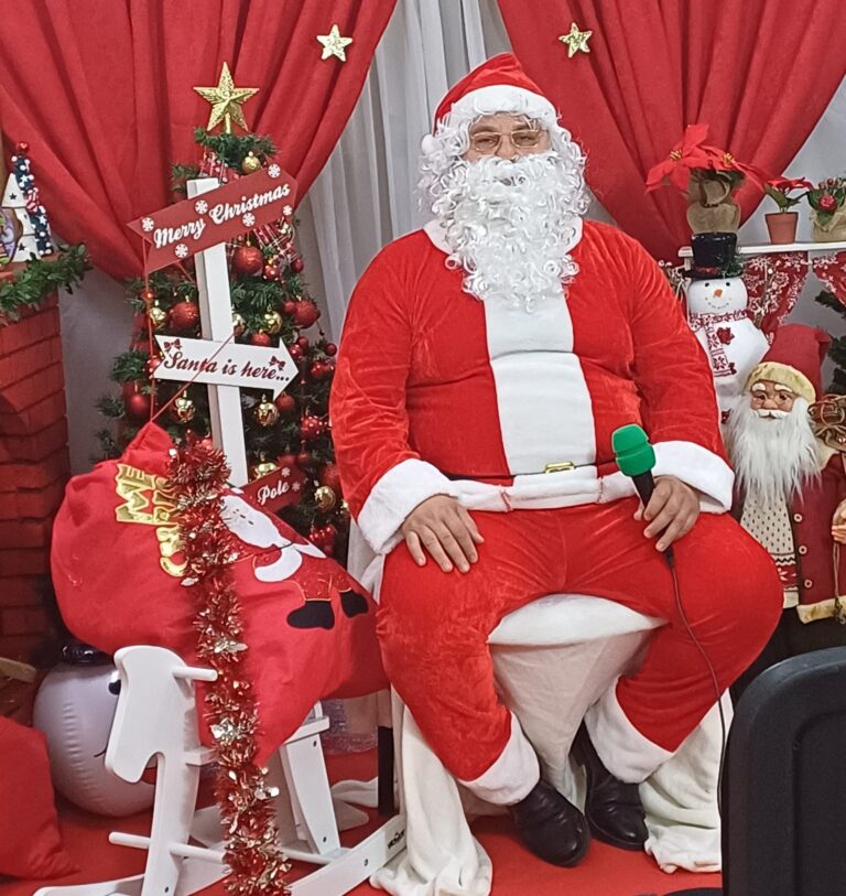 Târgoviște: Vrei să-l vezi pe Moș Crăciun? Echipa AlinGin Surprize la Domiciliu te poate ajuta ca bătrânul să ajungă la tine acasă
