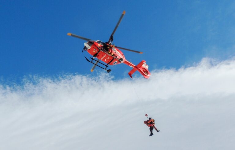 Avalanșă de intervenții la accidente montane. Cei 280 de salvamontiști au „luptat” zi și noapte pentru salvarea de vieți în toată țara