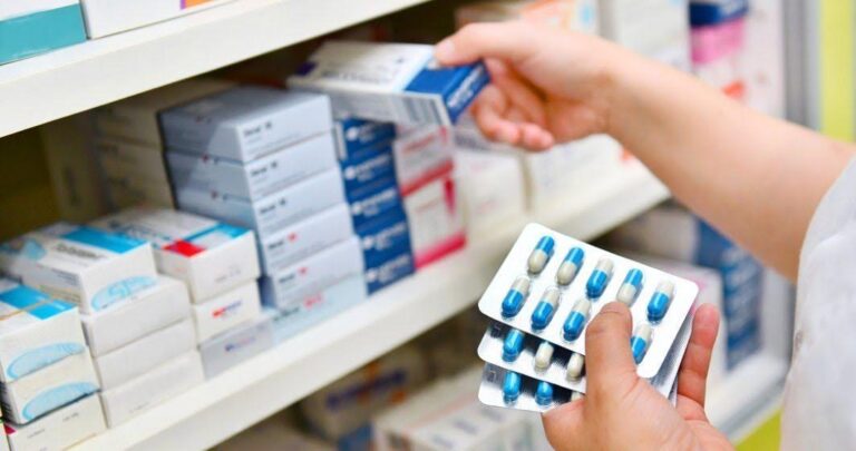 Farmaciile vor fi înființate la cel puțin 250 de metri una de alta în orașe, potrivit unui proiect de lege