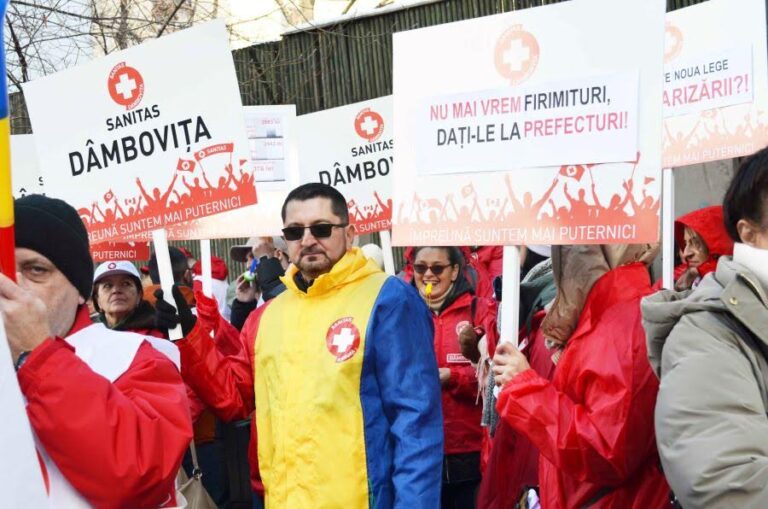 În premieră unite, Sanitas și Federația Solidaritatea Sanitară au obținut 20% creștere salarială în sistem. Până la apariția unui act normativ protestele continuă