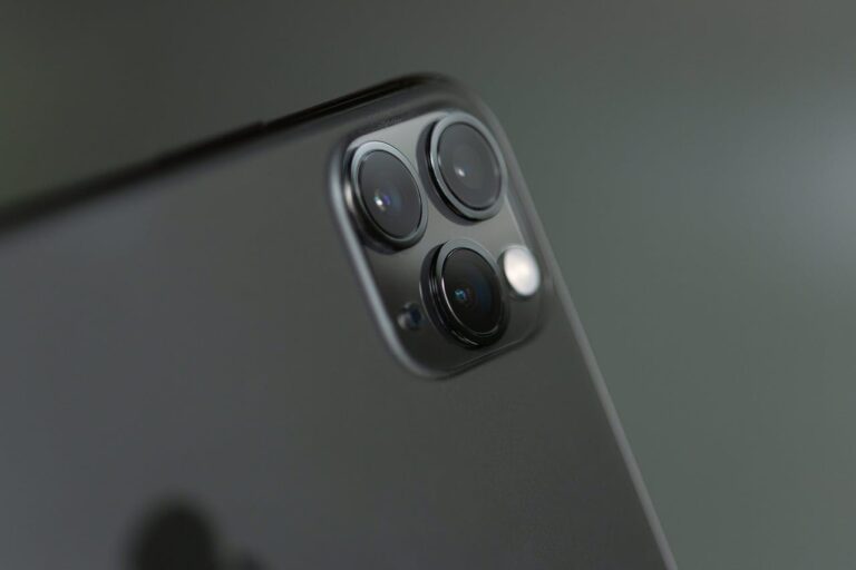 Huse transparente pentru iPhone 15 Pro Max: păstrează designul și protejează dispozitivul