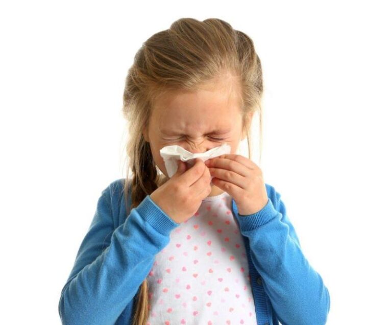 Alertă epidemiologică de gripă! Părinții, rugați insistent să nu-și trimită copiii cu simptome de răceală în colectivitate