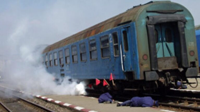 Panică într-o gară din Prahova! Vagonul unui tren de călători a luat foc! 40 de persoane s-au evacuat