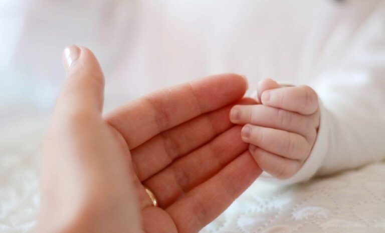 Încep înscrierile în Programul social de fertilizare in vitro, singura strategie a statului român în lupta cu scăderea demografiei