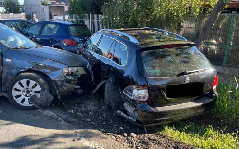 Șoc total pentru eleva unei școli de șoferi din Dâmbovița! A fost implicată într-un accident groaznic. Instructorul și un pasager, transportați la spital de urgență