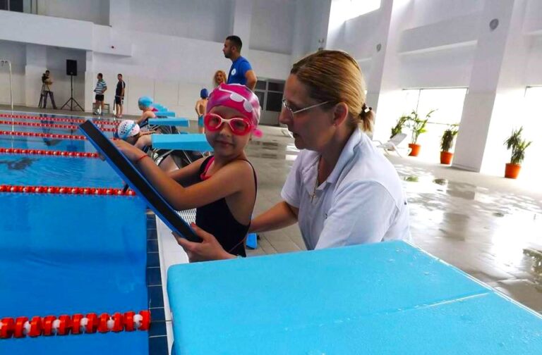 Cursuri de înot pentru copii. Siguranță și distracție în bazin alături Asociația Club Sportiv Aqua Valahia Târgoviște