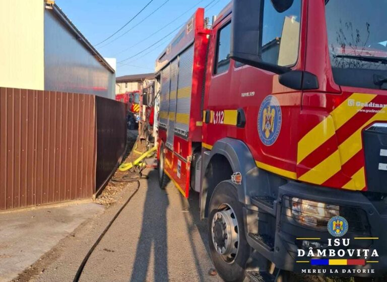 Încă un incendiu în Dâmbovița! O casă din Slobozia Moară a luat foc