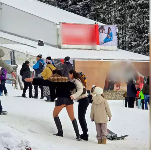 Cum a fost surprinsă o tânără pe pârtia de la Poiana Brașov. Din păcate, sunt din ce în ce mai multe astfel de cazuri