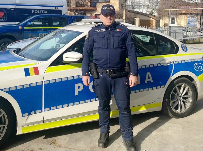 Fetiță de 3 ani, salvată de un polițist! Micuța se înecase cu mâncare pe stradă