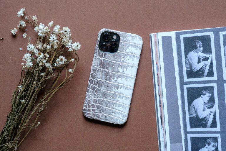 Cum îți alegi husa perfectă pentru telefon care să îți reflecte stilul personal