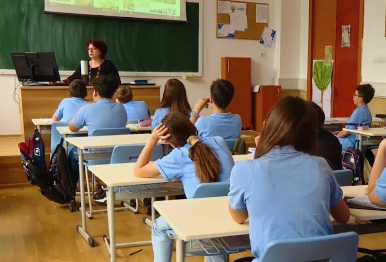 De joi, 8 ianuarie, reîncep cursurile. Educația, încă fără ministru