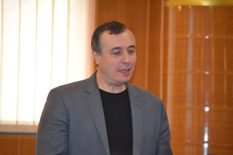 Un cunoscut profesor universitar, găsit spânzurat în propria casă de soția sa. „Un profesor remarcabil, un spirit rafinat și un intelectual de o generozitate rară”