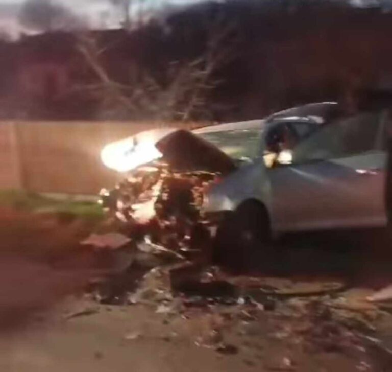O depășire neregulamentară l-a costat viața! Tânăr de 37 de ani, decedat într-un accident îngrozitor. O șoferiță a ajuns și ea în stare gravă la spital