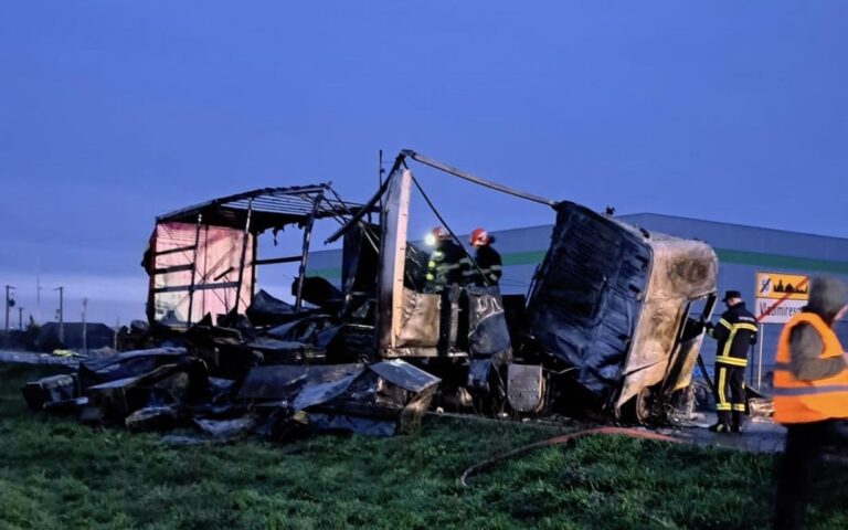 Doi șoferi de TIR au pierit în urma unui accident înfiorător! Unul dintre ei a fost găsit carbonizat după ce autocamionul pe care îl conducea a fost cuprins de flăcări