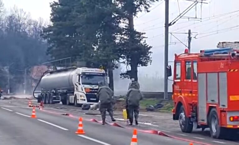Alertă pe DN1, la Comarnic! Scurgeri de acid sulfuric dintr-o cisternă. A fost emis mesaj RO-Alert