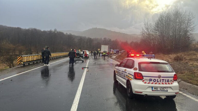 Au pierit într-un accident teribil! Două femei n-au avut nicio șansă de supraviețuire după impactul nimicitor dintre un TIR și două autoturisme
