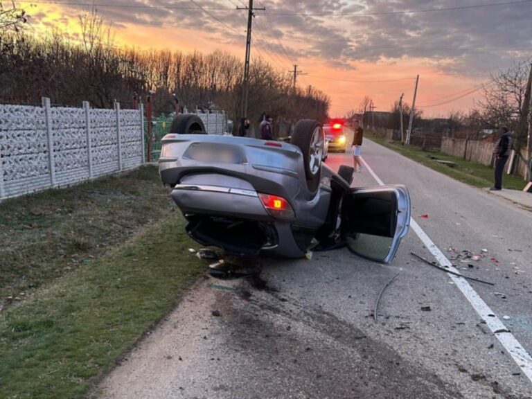 Adolescent de 17 ani, mort într-un accident cumplit. Mașina în care se afla s-a izbit de un cap de pod și s-a răsturnat. Șoferul a ieșit pozitiv la testul antidrog