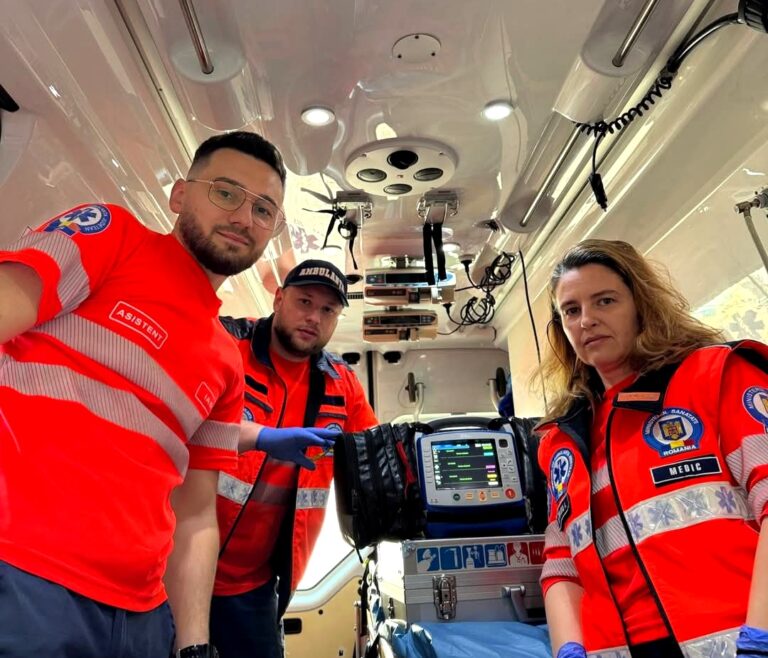 Fetița de 8 ani, salvată în ultima clipă de un echipaj SAJ, în Vinerea Mare! Readusă la viață după un stop cardio-respirator