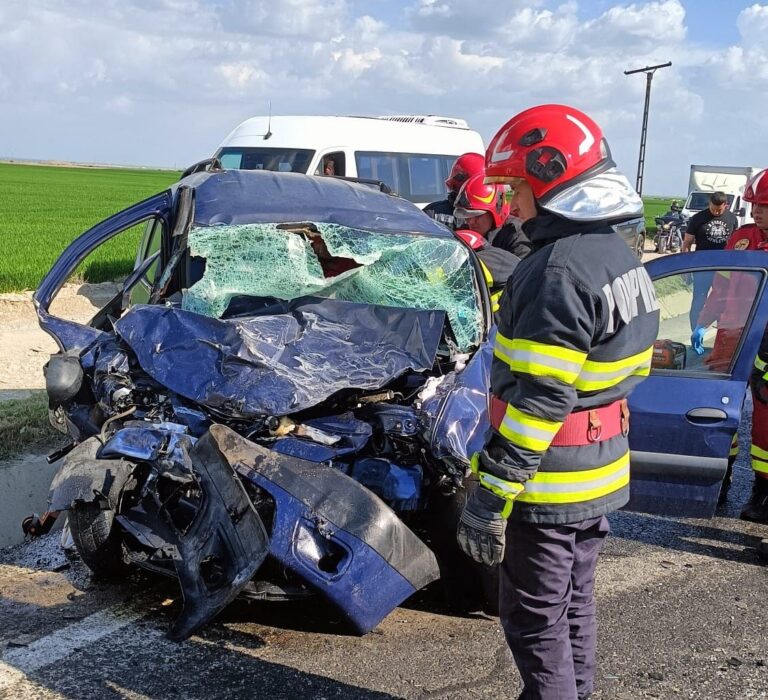 Impact fatal între o autoutilitară și un autoturism! Un bărbat de 71 de ani și-a pierdut viața pe loc