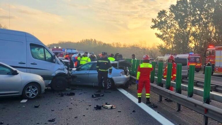 Accident în lanț pe autostradă! 6 mașini s-au ciocnit pe A2, în prima zi din minivacanța de 1 Mai. Trei persoane au fost rănite în urma carambolului