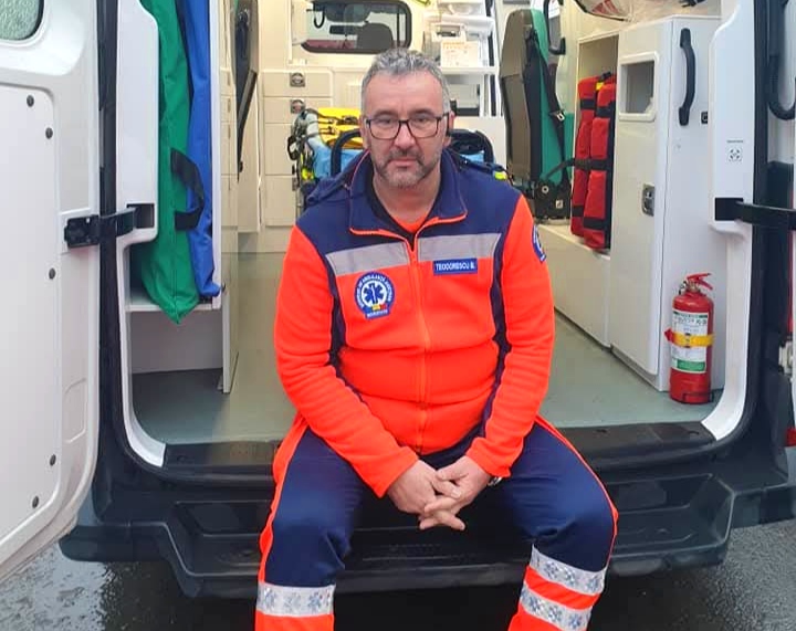 Un ambulanțier din Dâmbovița și-a vărsat oful după primul tur al alegerilor prezidențiale! ,,Diasporene, când iubita ta mamă va face un infarct miocardic sau când tânărul tău copil, proaspăt posesor de permis de conducere și de BMW, cumpărat de tine, se va strivi de un stâlp vei dori ca ambulanța să ajungă instantaneu și să-i întoarcă din drumul spre Sf. Petru”