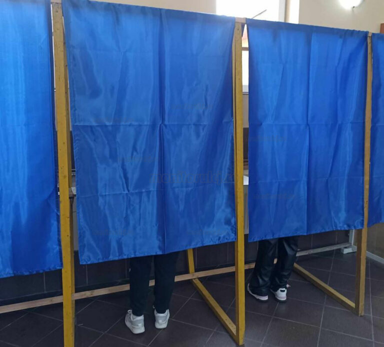 A murit în secția de votare! Un bărbat de 75 de ani a decedat după ce i s-a făcut rău în cabina de vot
