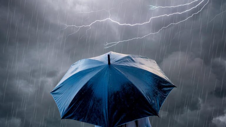 Avertizare nowcasting! Cod galben de ploi torențiale, vânt și grindină în localitățile din nordul și de pe Valea Dâmboviței