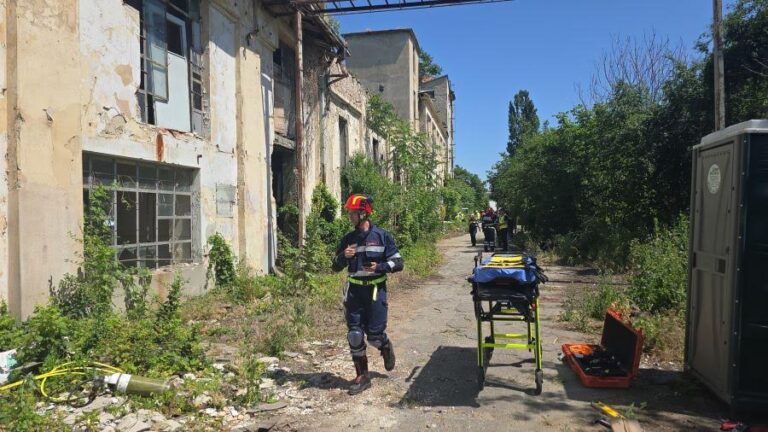 Amplă desfășurare de forțe pentru exercițiul național „SEISM” 2025. Scenariul presupune un cutremur de 7,3 grade, iar operațiunile complexe testează capacitatea de intervenție a instituțiilor de urgență