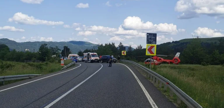Un motociclist și-a pierdut viața după ce s-a izbit de un parapet de la marginea drumului! Victima a fost găsită în stop cardio-respirator