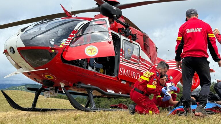 Tânăr cioban, la un pas de moarte! A fost rănit grav în timp ce încerca să scape de un urs care-l atacase. A vrut să arunce o petardă, dar i-a explodat în mână