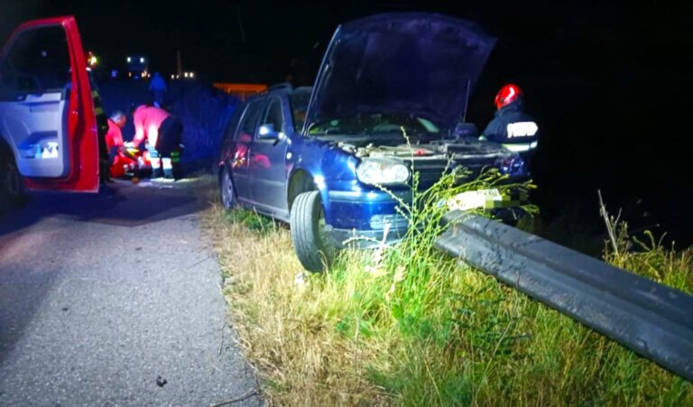 Și-a pierdut viața după ce i s-a făcut rău la volan! S-a oprit cu mașina într-un parapet metalic