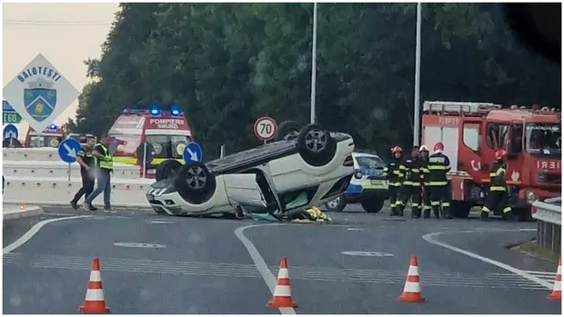 Ciocnire fatală într-un sens giratoriu! Un șofer de 70 de ani și-a pierdut viața, iar o pasageră a fost transportată de urgență la spital