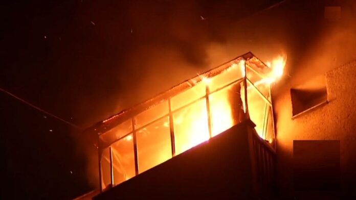 incendiu-balcon-bloc-artificii-revelion-689260