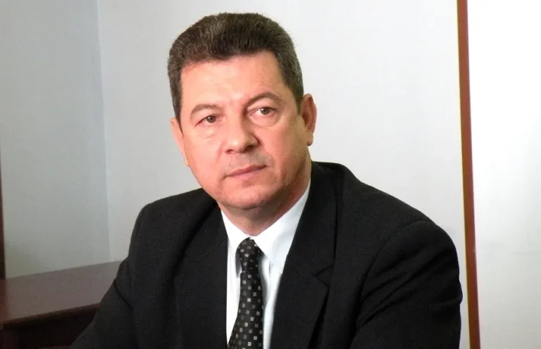 Și-a pus capăt zilelor împușcându-se în cimitir, cu pușca de vânătoare! I-ar fi spus soției că avea de gând să își ia viața