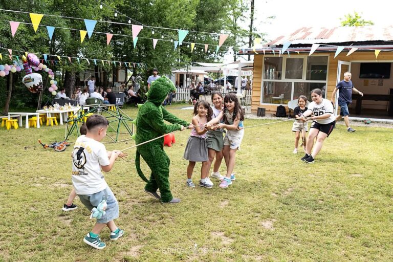 Ultima zi de vacanță va fi magică la SIHO Universe! Petrecere dublă pentru toți copiii prezenți