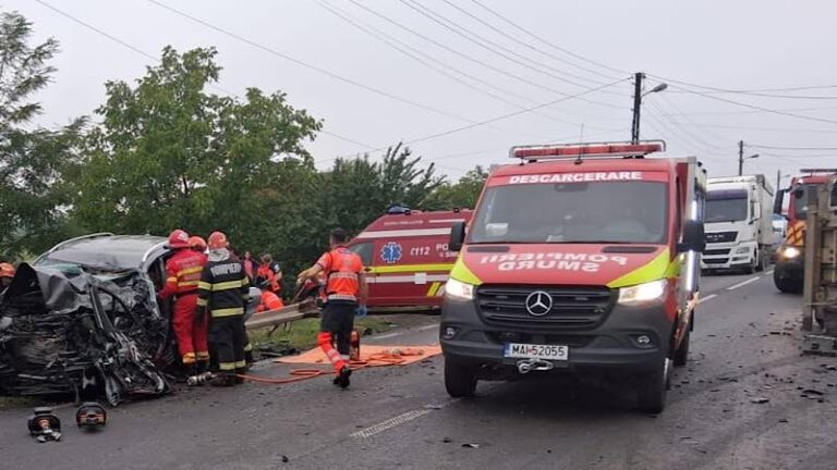 Sfârșit tragic pentru un șofer la început de săptămână! Impactul cu o autobasculantă i-a fost fatal. Bărbatul a decedat pe loc