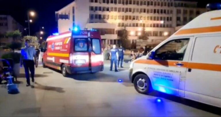 Un copilaș de un an și cinci luni a murit electrocutat în centrul orașului! Și-a pierdut viața după ce a atins un spot luminos de pe spațiul verde