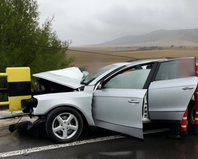 Un mort și cinci răniți, după ce o mașină s-a izbit de un cap de pod! Moarte cumplită pentru pasager