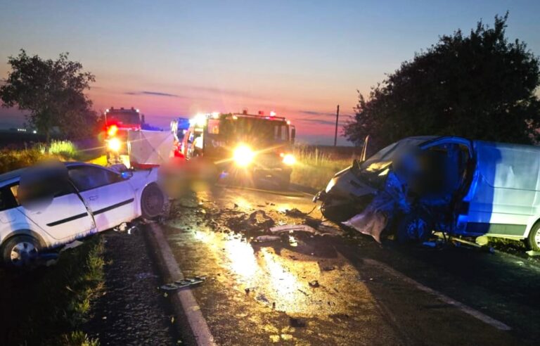 Tragedie la început de săptămână! Trei morți, într-un accident devastator. Impact fatal între un autoturism și o autoutilitară