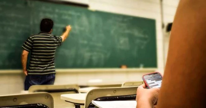 Haosul din învățământul românesc continuă și în noul an școlar! Profesor din Galați, agresat de un elev căruia i-a atras atenția că nu are voie să fumeze în incinta liceului