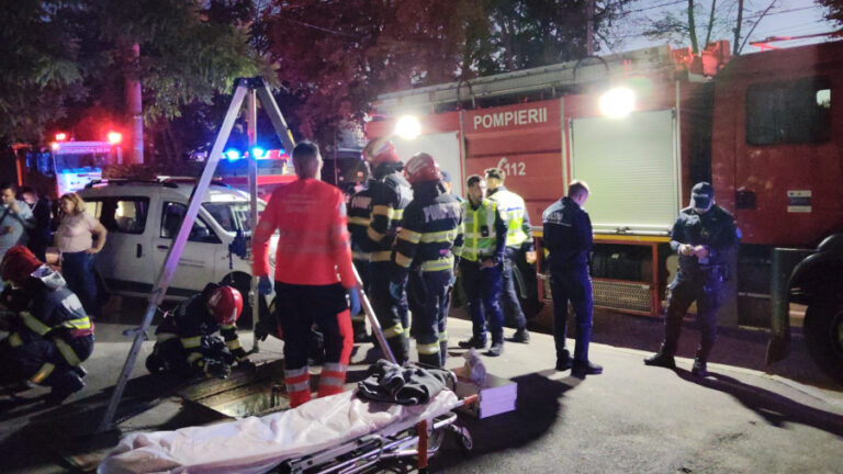 Momente cumplite pentru un muncitor! Bărbatul s-a aflat la un pas de moarte după ce s-a electrocutat într-o canalizare