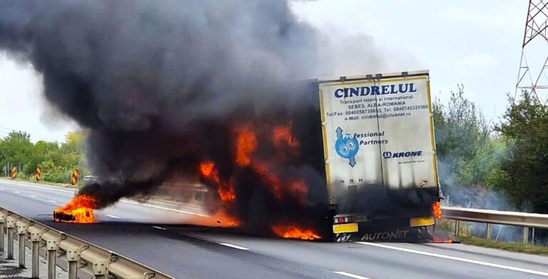 Clipe de coșmar pe Autostrada A1! Un TIR a ars ca o torță după ce a luat foc în mers. Șoferul a scăpat nevătămat