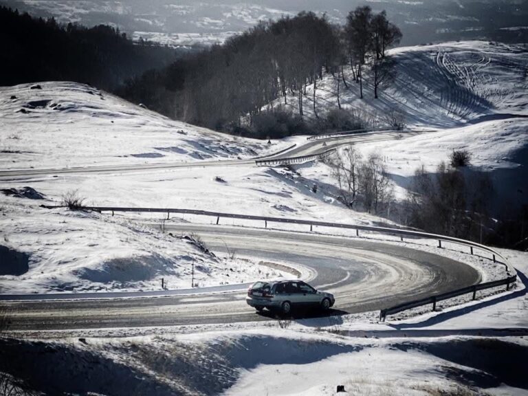 Transfăgărășanul și Transalpina, cele mai spectaculoase drumuri din România, închise oficial din cauza condițiilor meteo nefavorabile și a posibilelor pericole cauzate de ninsori abundente