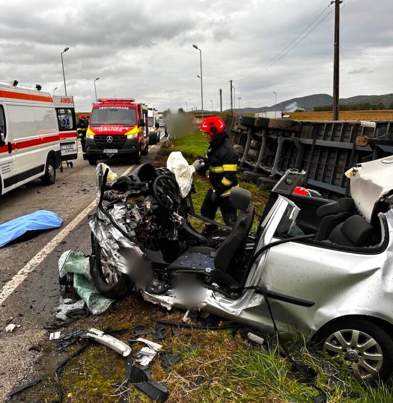 Impact fatal cu un TIR! Doi tineri și-au pierdut viața într-un accident devastator
