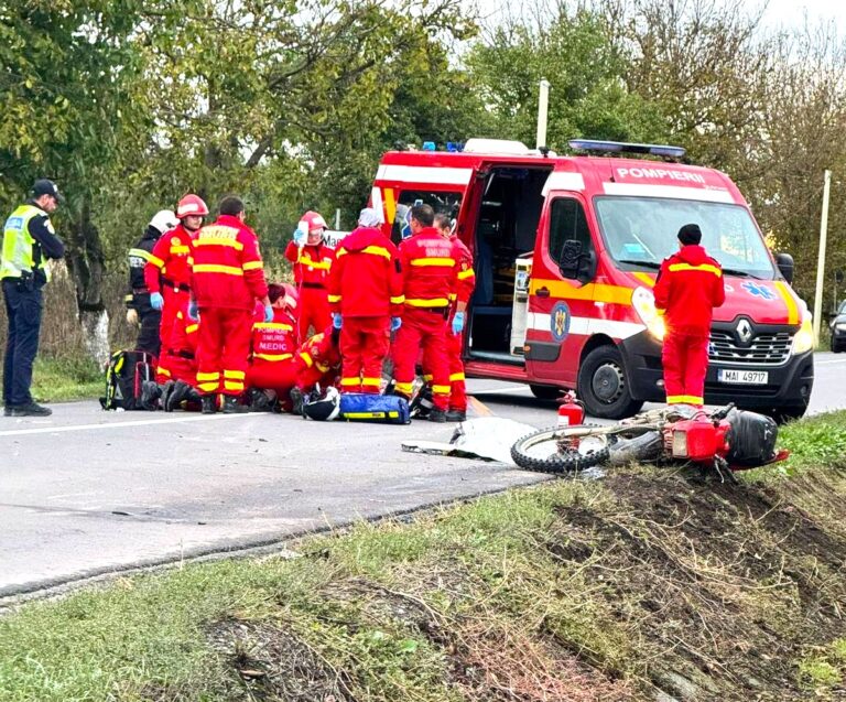 Ultimul drum pe motocicletă pentru doi tineri! Au pierit într-un accident cumplit după ce s-au izbit de o mașină și au ricoșat în alta