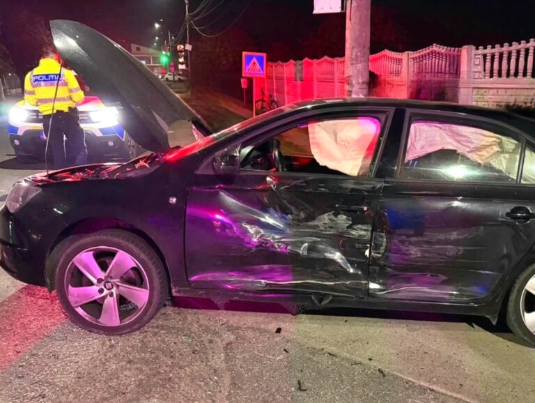 Clipe dramatice pentru doi tineri după impactul dintre două autoturisme. Victimele, transportate de urgență la spital