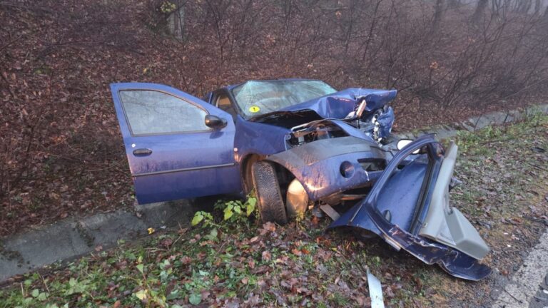 Viteza bate-o vina! Doi șoferi și o pasageră au scăpat cu viață miraculos dintr-un accident devastator! Una dintre victime a fost găsită încarcerată